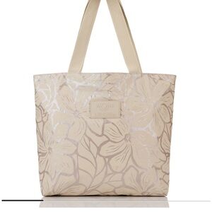 NWT Aloha Collection Backyard Day Tripper